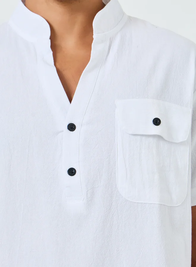 تايك تو Men White Mandarin Collar Short Sleeve Shirt